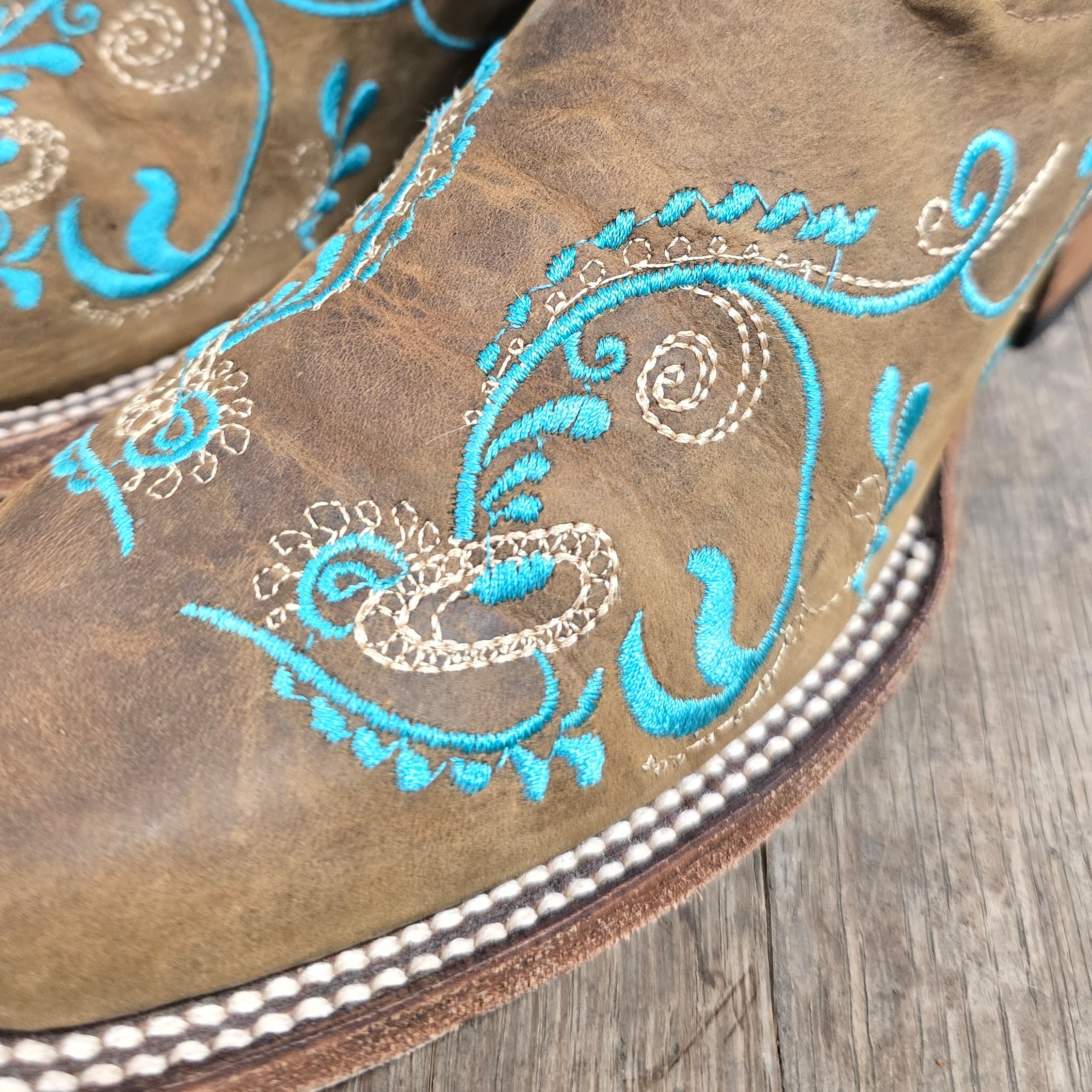 Women's Circle G size  6.5